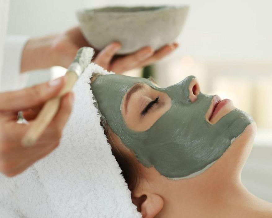 Cheeca Lodge & Spa Ісламорада Екстер'єр фото A woman with a facial mask