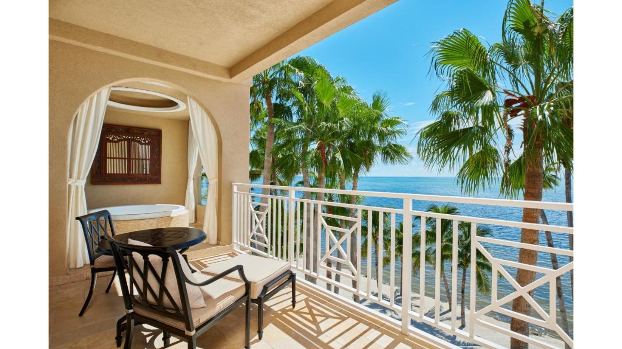 Cheeca Lodge & Spa Ісламорада Екстер'єр фото Balcony of a suite at the Hilton Anatole