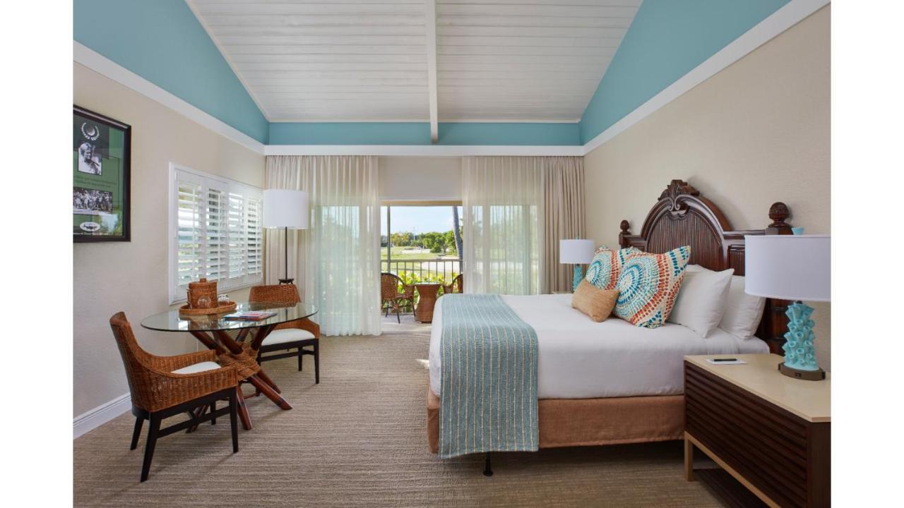 Cheeca Lodge & Spa Ісламорада Екстер'єр фото A guest room at the Hilton Marco Island Beach Resort & Club