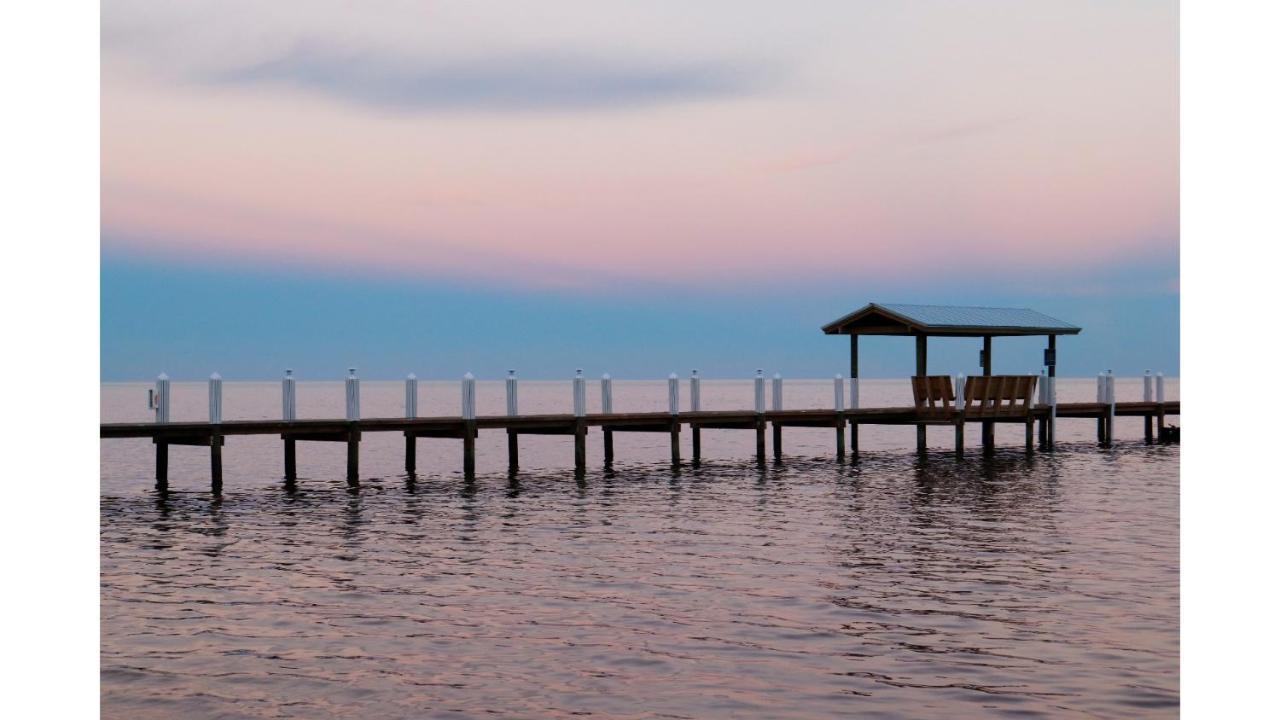 Cheeca Lodge & Spa Ісламорада Екстер'єр фото A pier in Lake Marion